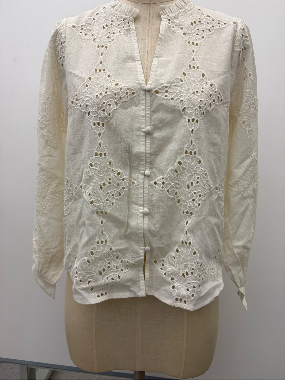 Jennifer & Grace Women’s Cream Eyelet Button-Front Blouse - Medium